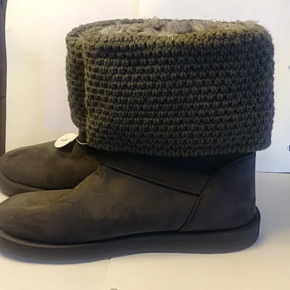 NWT  Joe Boxer Women's SOPHIA Fur lined Gray Fashion Boot. Size 5, 6, or 7. NWT